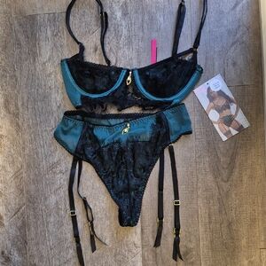 Luxurious Black and Teal Lace Bra Set